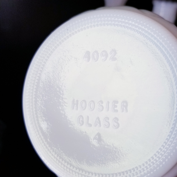 2 Milk Glass Tall Vases VTG Vintage Mid Century - Picture 7 of 8